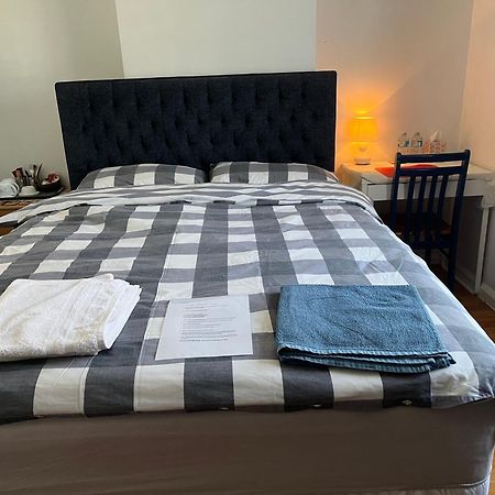 Large Double Bedroom With Free On Site Parking キングストン・アポン・テムズ エクステリア 写真