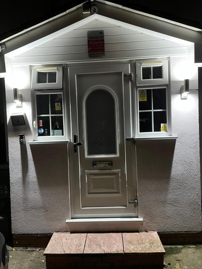Large Double Bedroom With Free On Site Parking キングストン・アポン・テムズ エクステリア 写真
